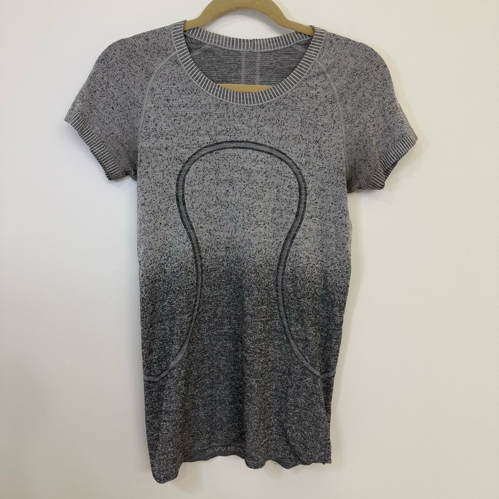 Lululemon Gray Short Sleeve Women's Top Size 8 #171